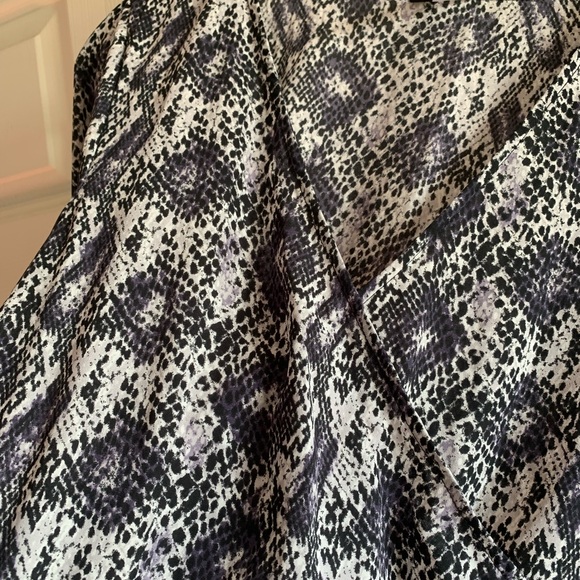 Snake Print Top - Picture 3 of 4